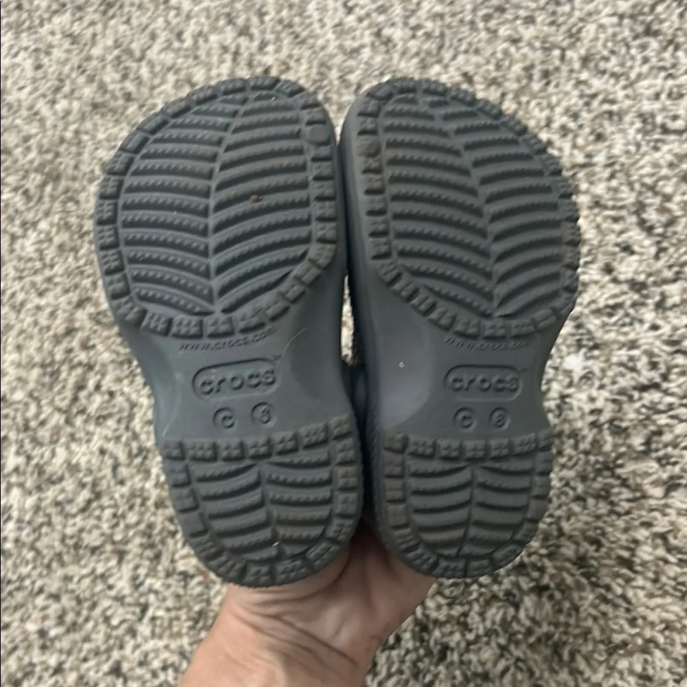 CROCS Gray Sandals with Ventilation and Heel Strap - new condition!